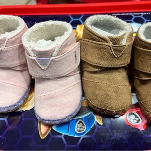 Toms baby shoes size 4 Cuna